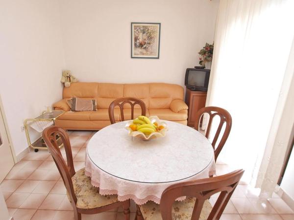 Lili : photo 9 de la chambre appartement - vue sur jardin