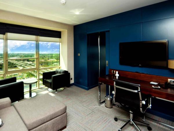 Ramada Encore by Wyndham Izmir : photo 6 de la chambre corner suite room with seaview