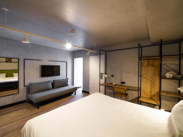 ibis Porto Centro Mercado Bolhao : photo 9 de la chambre chambre familiale avec lit double et canapé-lit