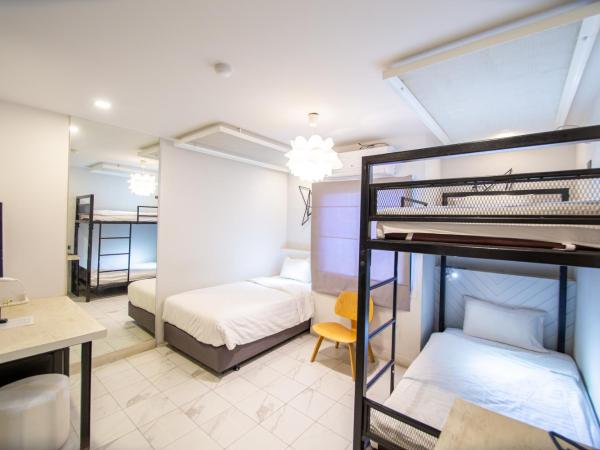 WE Terminal Hotel : photo 2 de la chambre chambre triple standard