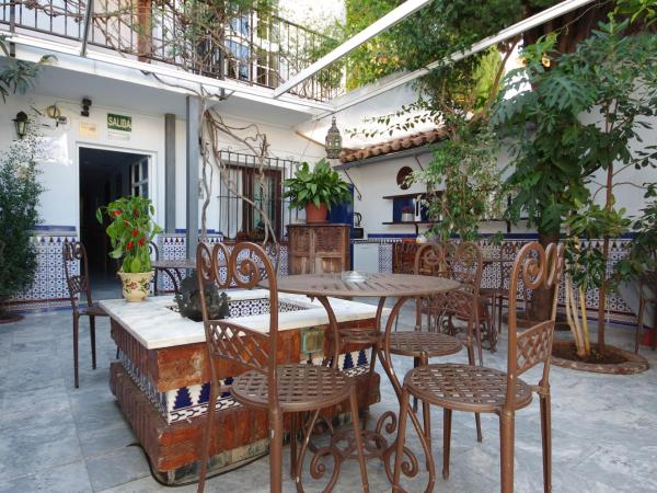 Pensión Aduar : photo 5 de la chambre chambre lits jumeaux avec salle de bains commune