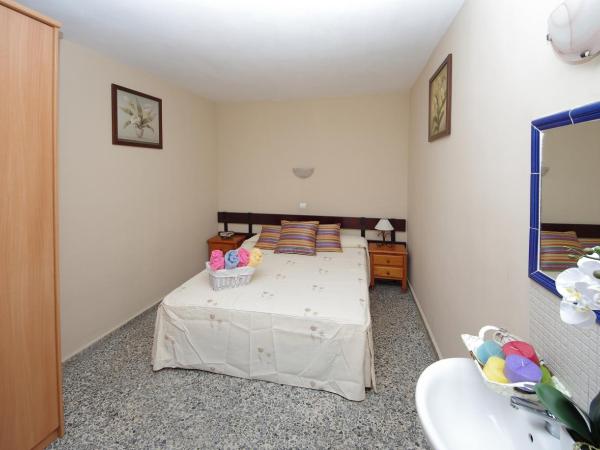 Pensión Aduar : photo 2 de la chambre chambre double avec salle de bains commune