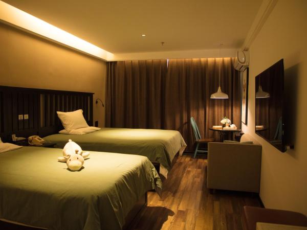 银座精宿(黄岛金沙滩香江路商业街店) : photo 2 de la chambre chambre familiale