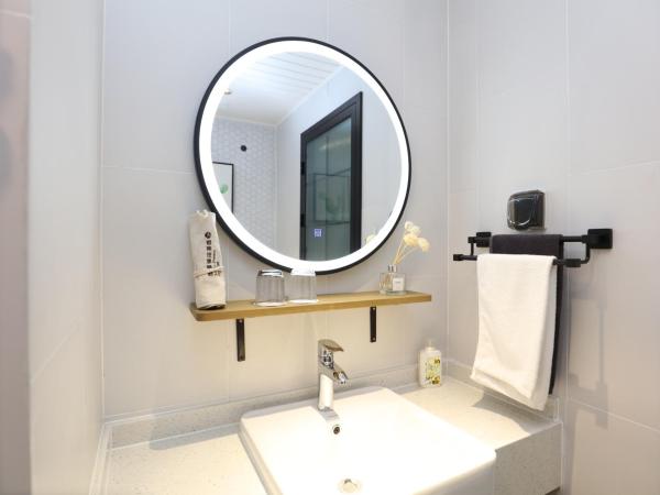 银座精宿(黄岛金沙滩香江路商业街店) : photo 3 de la chambre superior double room with audio 