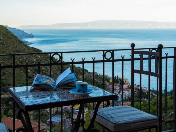 Hotel Villa Ducale : photo 5 de la chambre suite deluxe - vue sur mer - bâtiment séparé
