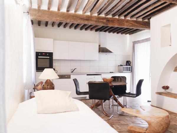 Hôtel la Fête en Provence : photo 9 de la chambre appartement avec douche