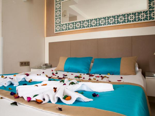 Nasa Flora Hotel : photo 1 de la chambre chambre double avec balcon - vue sur mer