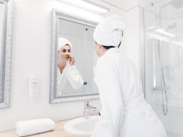 Hôtel D'Anjou : photo 7 de la chambre chambre lit king-size supérieure avec climatisation