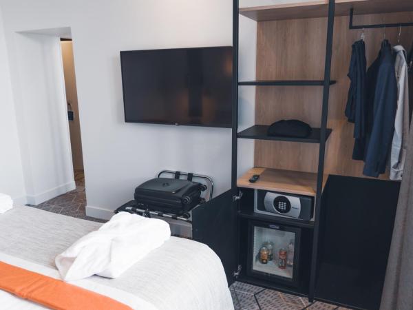 Hôtel D'Anjou : photo 6 de la chambre chambre lit king-size supérieure avec climatisation