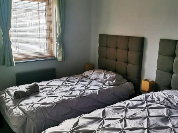 Bankwell Guest House : photo 1 de la chambre chambre lits jumeaux avec salle de bains commune