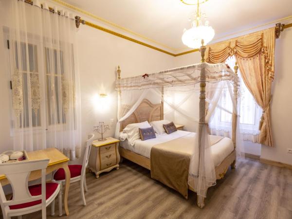 Chambre a Baldaquin Maison de L'Église Du couvent : photo 7 de la chambre chambre double avec salle de bains privative