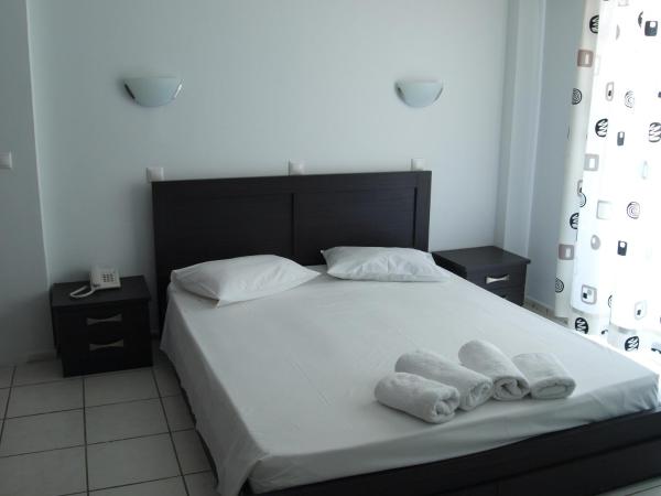 Carina Hotel : photo 1 de la chambre chambre quadruple avec lits superposés