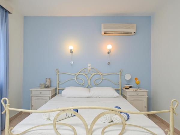 Naxos Blue Sky : photo 3 de la chambre chambre double ou lits jumeaux standard avec balcon