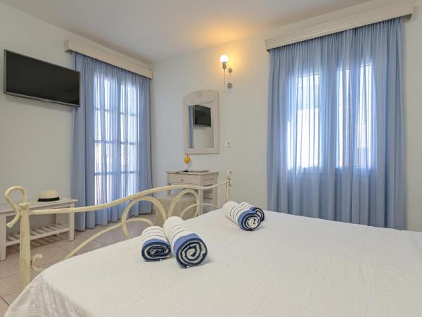Naxos Blue Sky : photo 2 de la chambre chambre double ou lits jumeaux standard avec balcon