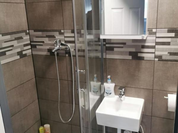 Bankwell Guest House : photo 2 de la chambre chambre double ou lits jumeaux avec salle de bains privative