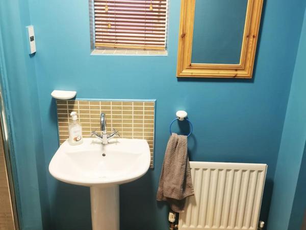 Bankwell Guest House : photo 3 de la chambre chambre familiale avec salle de bains privative