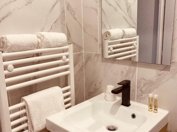 Hôtel Le Britannic - centre gare- : photo 3 de la chambre chambre double avec salle de bains privative