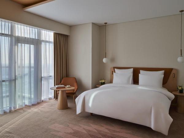 Novotel Jumeirah Village Triangle : photo 3 de la chambre suite de luxe avec vue sur la ville