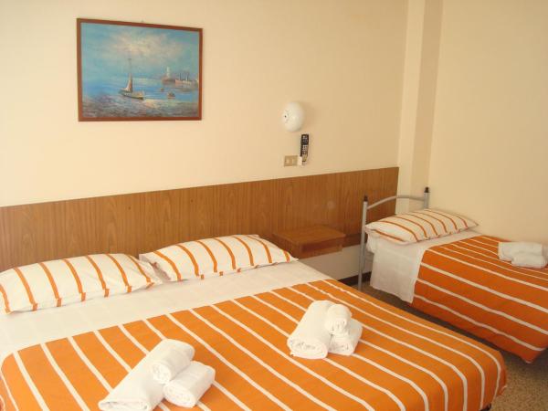 Hotel Amalfi : photo 3 de la chambre chambre triple basique