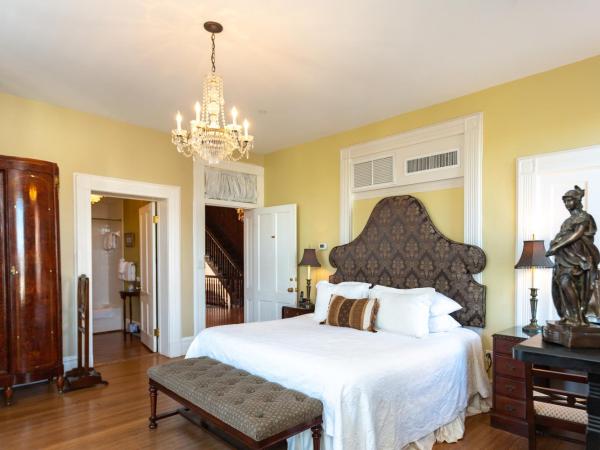 Kehoe House, Historic Inns of Savannah Collection : photo 2 de la chambre grande chambre lit king-size supérieure avec balcon - james e. oglethorpe