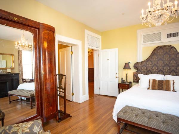 Kehoe House, Historic Inns of Savannah Collection : photo 3 de la chambre grande chambre lit king-size supérieure avec balcon - james e. oglethorpe