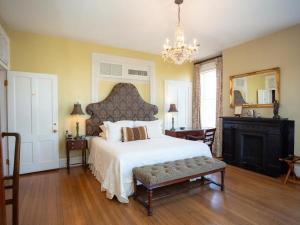 Kehoe House, Historic Inns of Savannah Collection : photo 1 de la chambre grande chambre lit king-size supérieure avec balcon - james e. oglethorpe