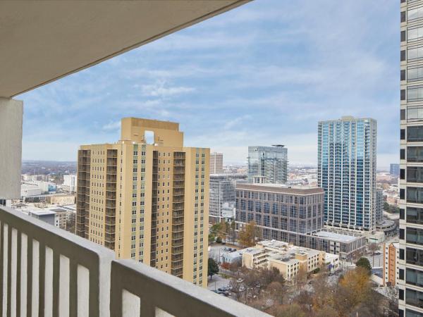 Hyatt Regency Atlanta : photo 3 de la chambre chambre lit king-size avec balcon - vue sur ville