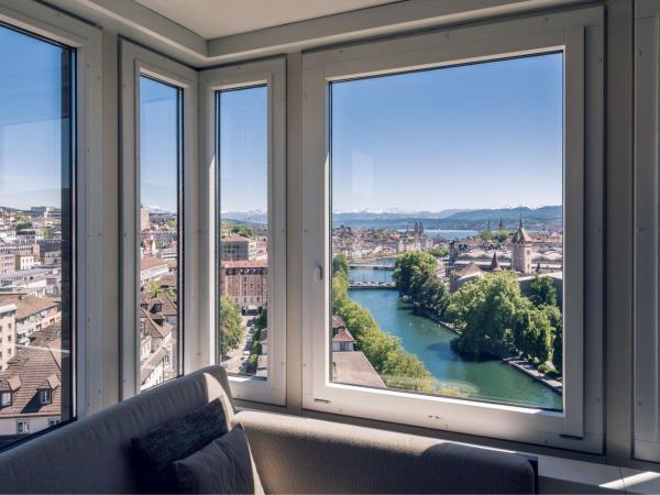 Zurich Marriott Hotel : photo 4 de la chambre chambre lit king-size club avec accès au salon club m - vue sur ville 