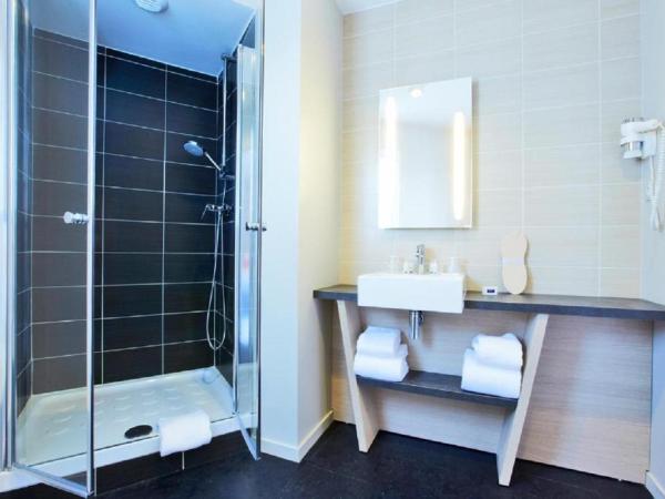 Kyriad Prestige Vannes Centre-Palais des Arts : photo 7 de la chambre chambre double supérieure