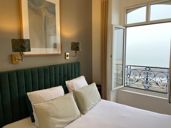 Hôtel de France et Chateaubriand : photo 8 de la chambre chambre double ou lits jumeaux supérieure - vue sur mer