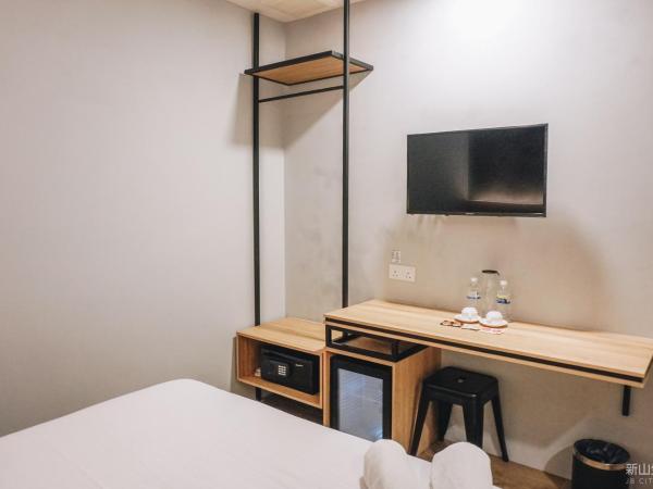 HOTEL CIQ, JALAN TRUS : photo 4 de la chambre chambre supérieure lit queen-size