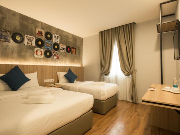 HOTEL CIQ, JALAN TRUS : photo 3 de la chambre chambre triple