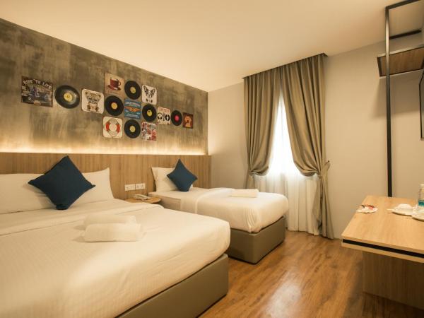 HOTEL CIQ, JALAN TRUS : photo 5 de la chambre chambre triple