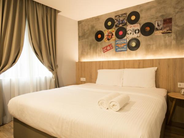 HOTEL CIQ, JALAN TRUS : photo 2 de la chambre chambre lit king-size