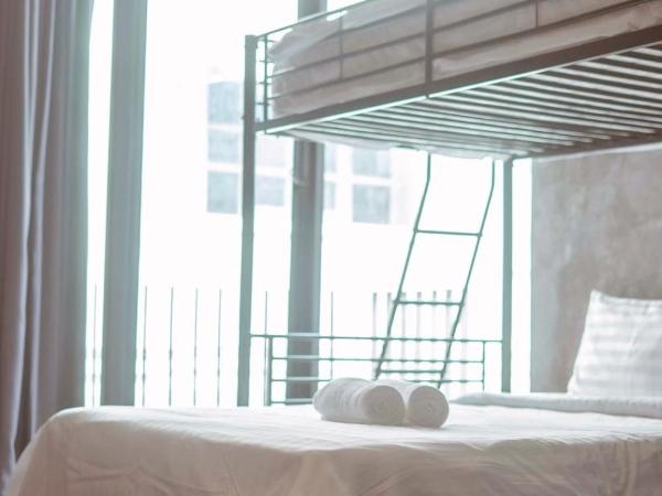 The LOCAL Ari : photo 3 de la chambre chambre triple avec balcon