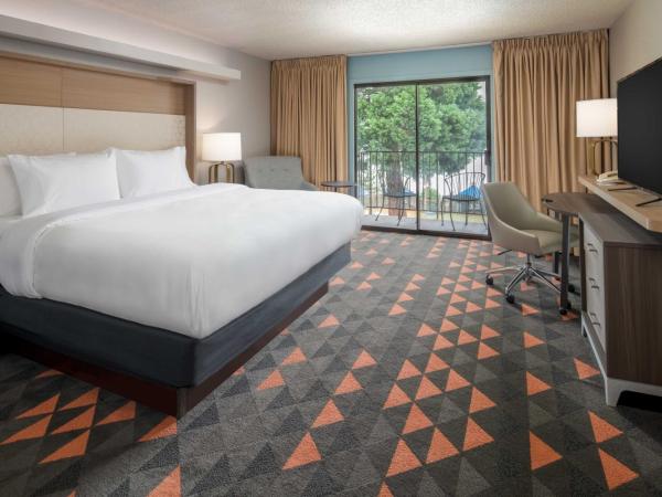 Holiday Inn Portland - Columbia Riverfront, an IHG Hotel : photo 7 de la chambre chambre premium lit king-size - vue sur cour