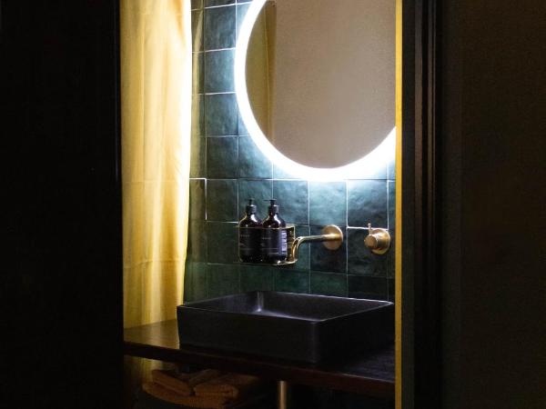 The Intrepid Hotel : photo 4 de la chambre suite lit queen-size