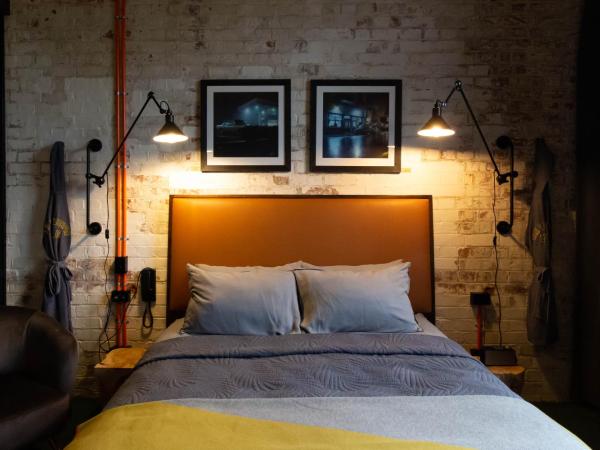 The Intrepid Hotel : photo 3 de la chambre suite lit king-size