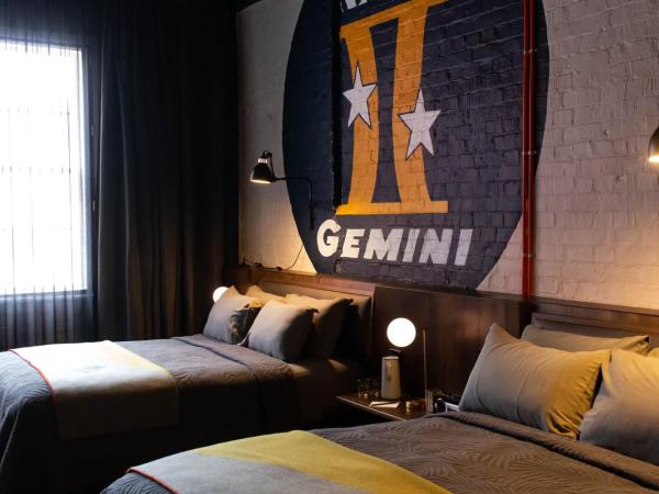 The Intrepid Hotel : photo 3 de la chambre chambre deluxe avec 2 lits queen-size