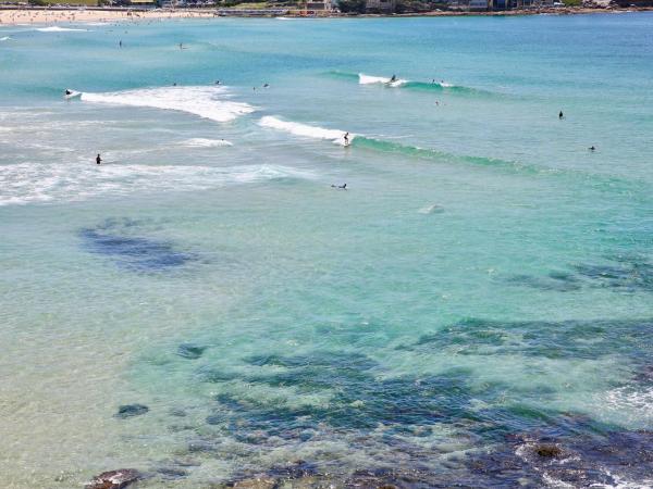 Miss Baker's Boutique Accommodation Bondi : photo 8 de la chambre studio lit king-size de luxe avec balcon