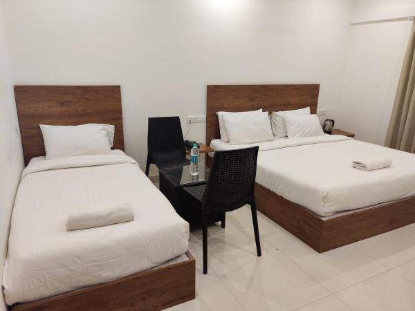 Hotel Airport City : photo 5 de la chambre chambre familiale