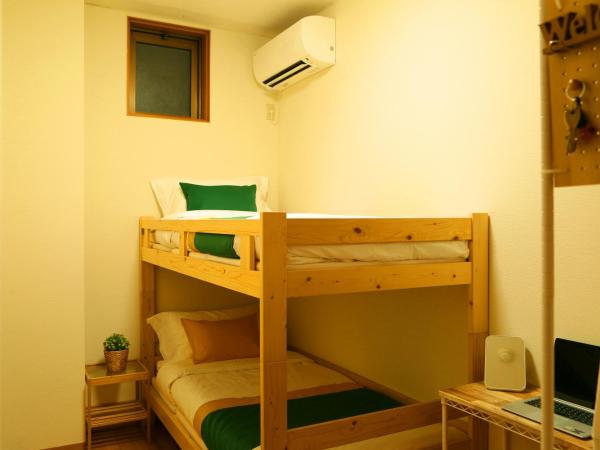 TOKYO E JOY INN West Shinjuku Branch : photo 5 de la chambre mixed dormitory room with shared shower and toilet