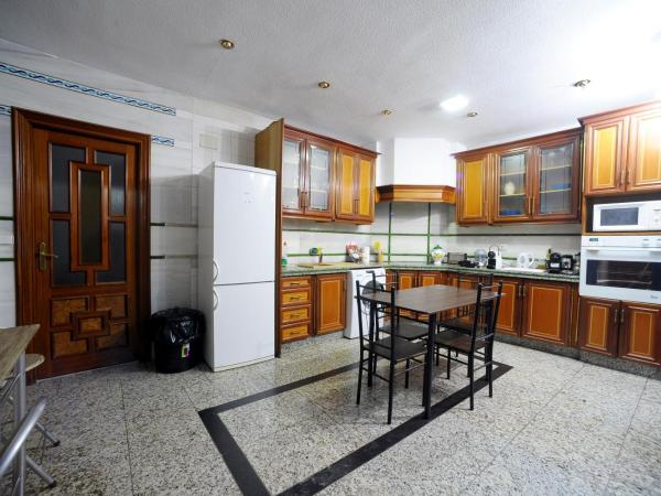 San Basilio´s Red House : photo 5 de la chambre chambre double avec salle de bains privative extérieure