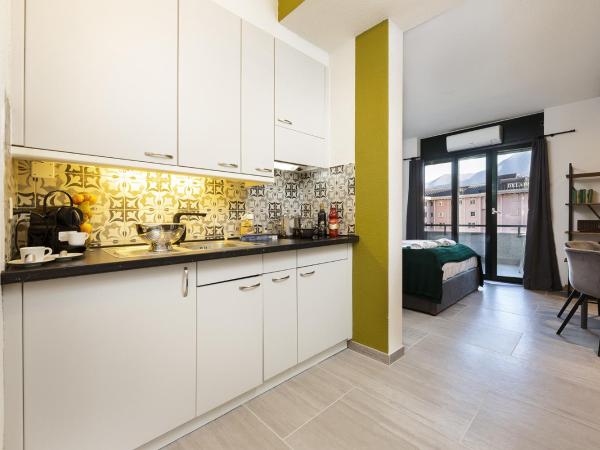 GuestHouse Lugano Center by LR : photo 3 de la chambre studio avec vue sur lac