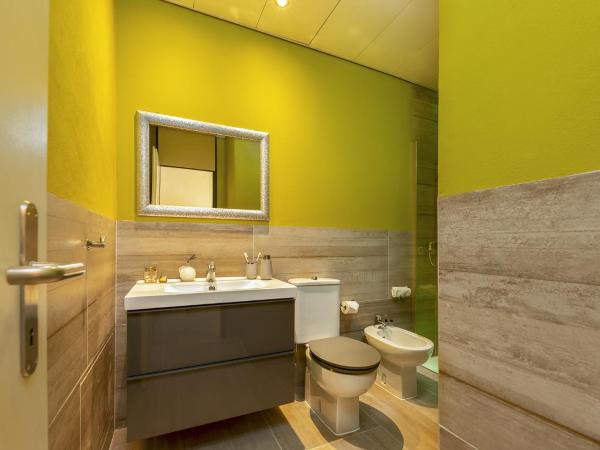 GuestHouse Lugano Center by LR : photo 4 de la chambre studio avec vue sur lac