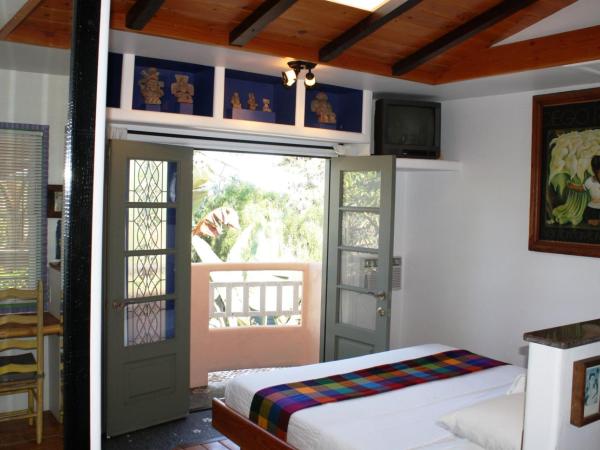 Les Artistes Inn : photo 4 de la chambre chambre lit king-size - vue sur mer