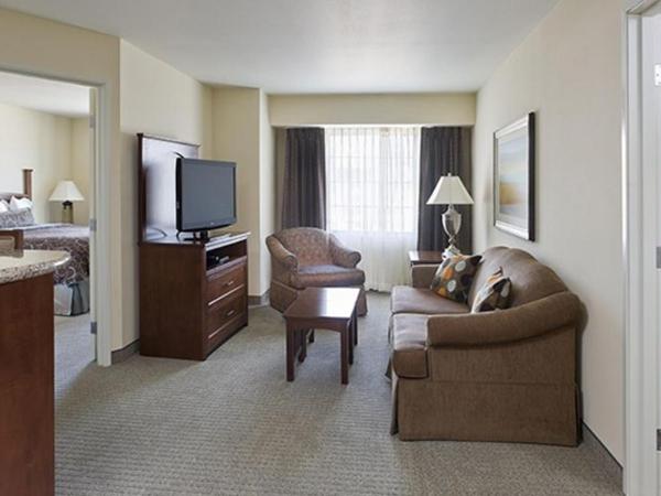 Staybridge Suites Houston West - Energy Corridor, an IHG Hotel : photo 1 de la chambre suite 2 chambres avec 1 lit king-size et 1 lit queen-size - non-fumeurs