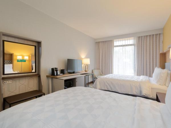 Holiday Inn & Suites Orlando SW - Celebration Area, an IHG Hotel : photo 6 de la chambre chambre standard avec 2 lits queen-size