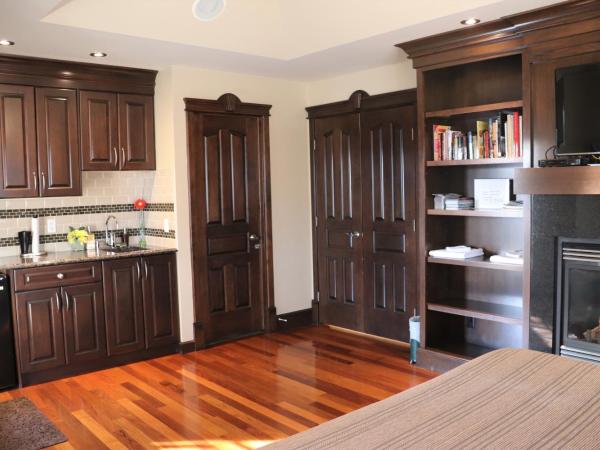 Westmount River Inn : photo 7 de la chambre suite lit king-size avec balcon