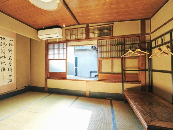 Gojo Guest House : photo 3 de la chambre chambre lits jumeaux de style japonais avec salle de bains commune